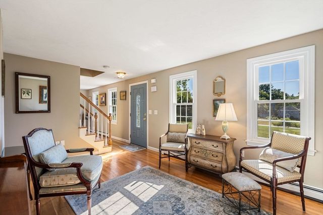 3 Jonathans Way, Upton, MA 01568