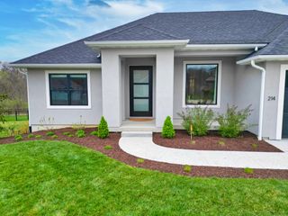 214 HELLWIG LN, Columbia, MO 65203