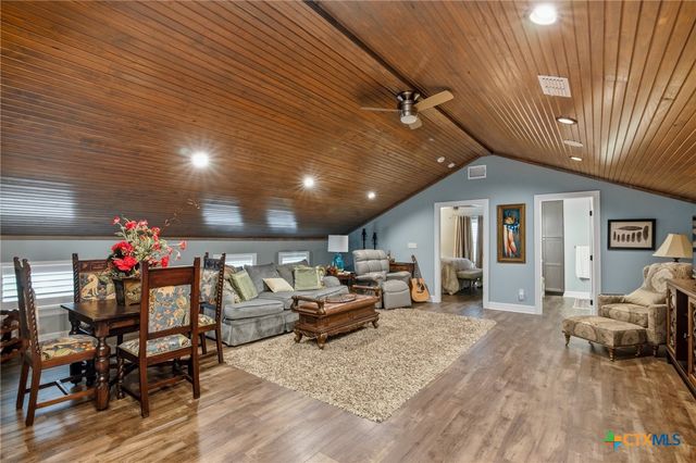 179 Post Oak Place, Inez, TX 77968