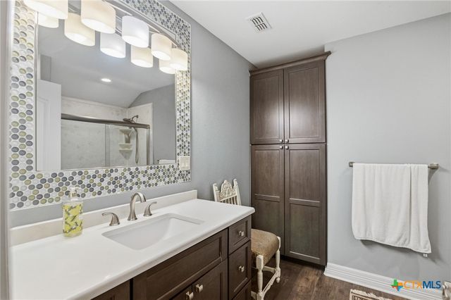 179 Post Oak Place, Inez, TX 77968