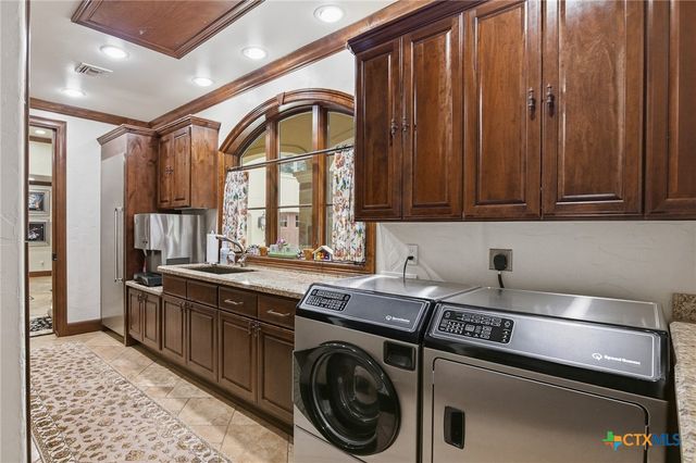 179 Post Oak Place, Inez, TX 77968