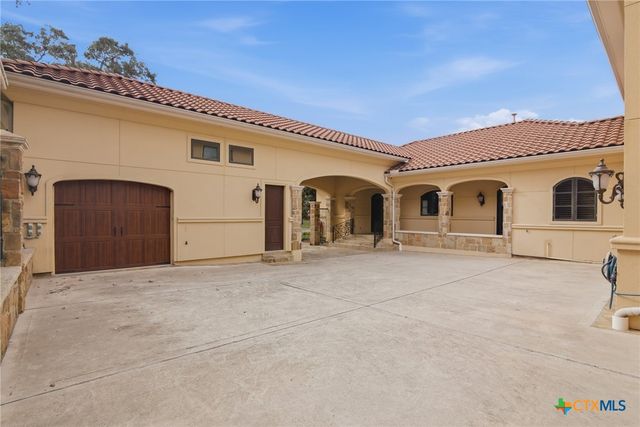 179 Post Oak Place, Inez, TX 77968