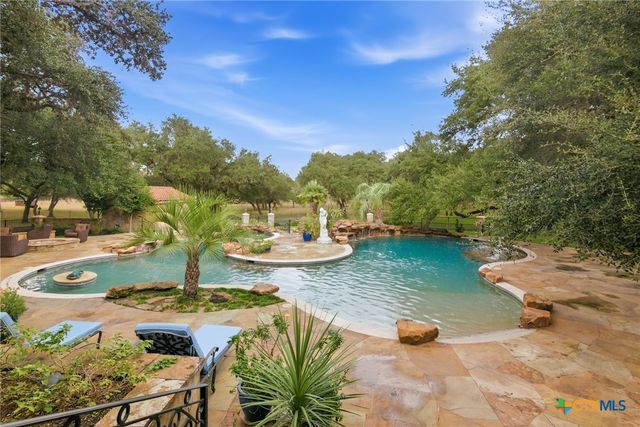 179 Post Oak Place, Inez, TX 77968