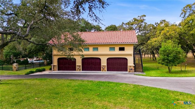 179 Post Oak Place, Inez, TX 77968