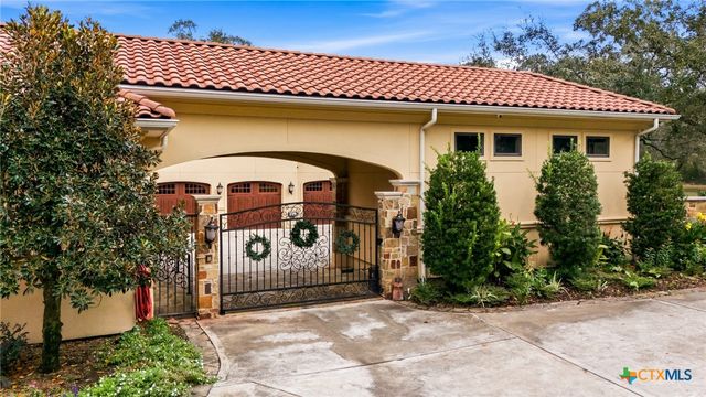 179 Post Oak Place, Inez, TX 77968