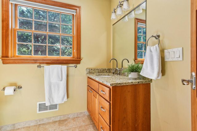 11625 Live Oak Drive, Minnetonka, MN 55305