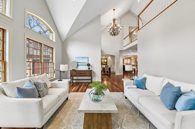 11625 Live Oak Drive, Minnetonka, MN 55305