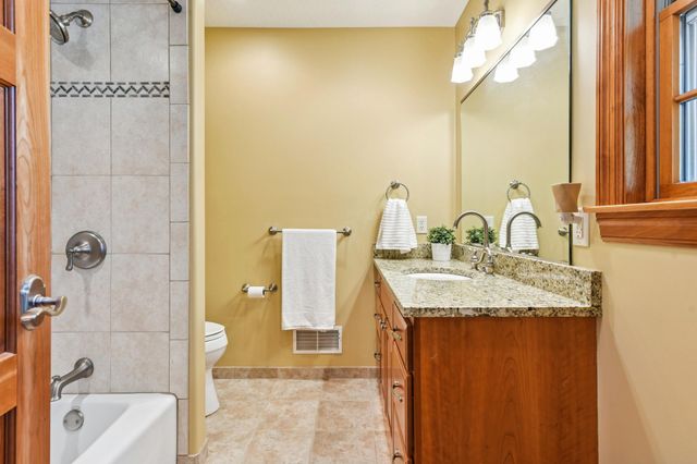 11625 Live Oak Drive, Minnetonka, MN 55305