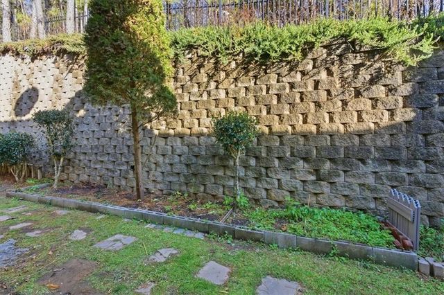 630 Streamside Drive, Roswell, GA 30076