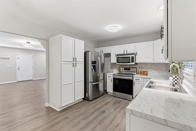 630 Streamside Drive, Roswell, GA 30076