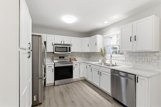 630 Streamside Drive, Roswell, GA 30076