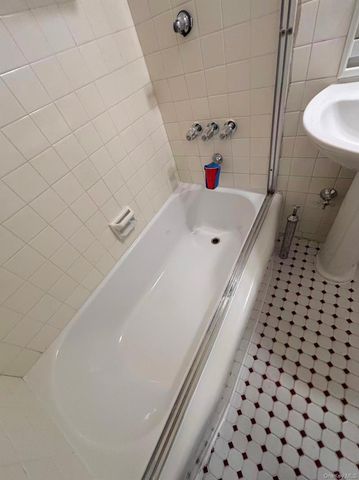 224-24 Union Turnpike 4J, Oakland Gardens, NY 11364