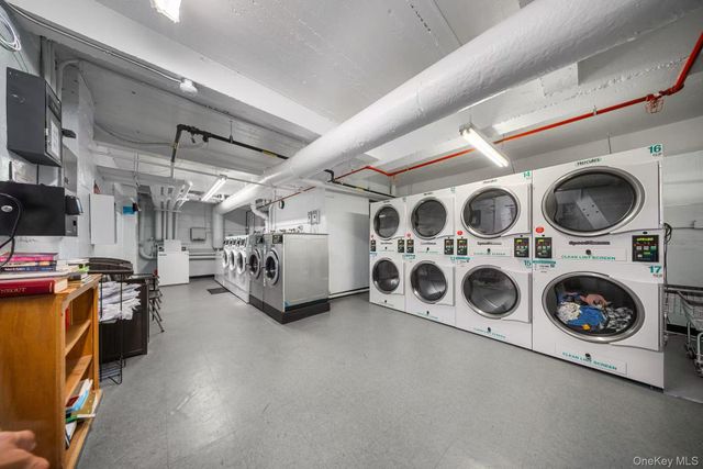 224-24 Union Turnpike 4J, Oakland Gardens, NY 11364