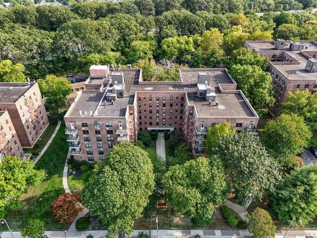 224-24 Union Turnpike 4J, Oakland Gardens, NY 11364