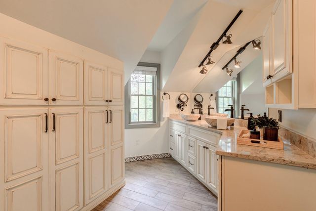 1324 COLLEGE HILL DR, Cheyney, PA 19319