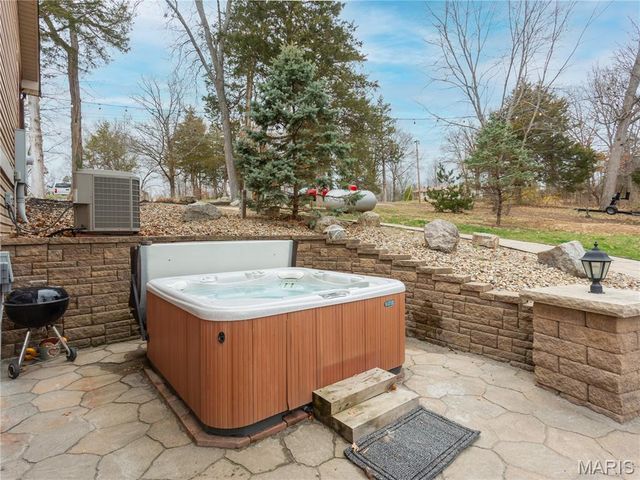 7614 Lakemont Drive, Hillsboro, MO 63050
