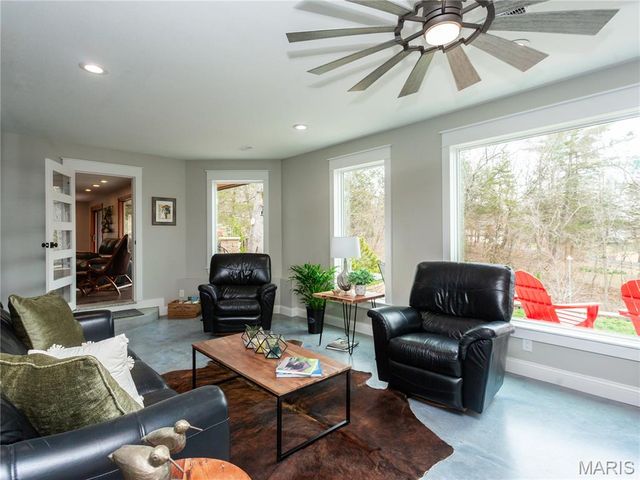 7614 Lakemont Drive, Hillsboro, MO 63050