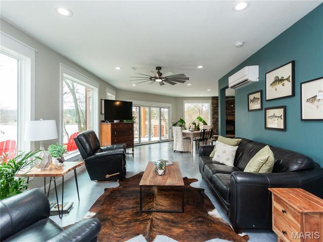 7614 Lakemont Drive, Hillsboro, MO 63050