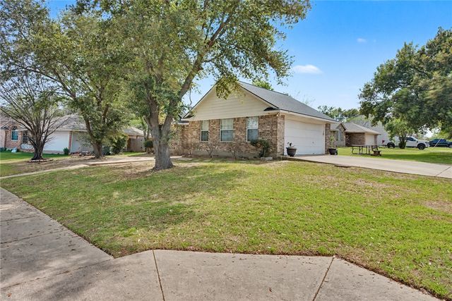 1400 Prairie Drive, Bryan, TX 77802
