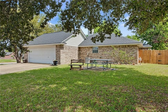 1400 Prairie Drive, Bryan, TX 77802