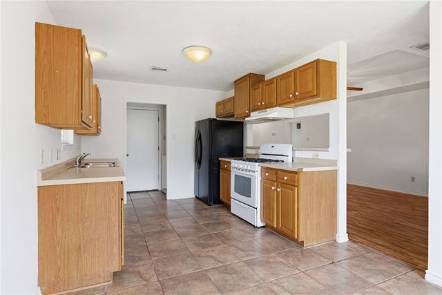 1400 Prairie Drive, Bryan, TX 77802