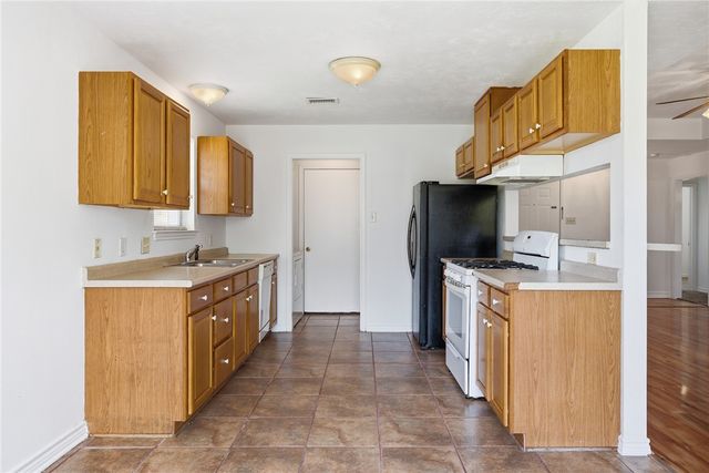 1400 Prairie Drive, Bryan, TX 77802