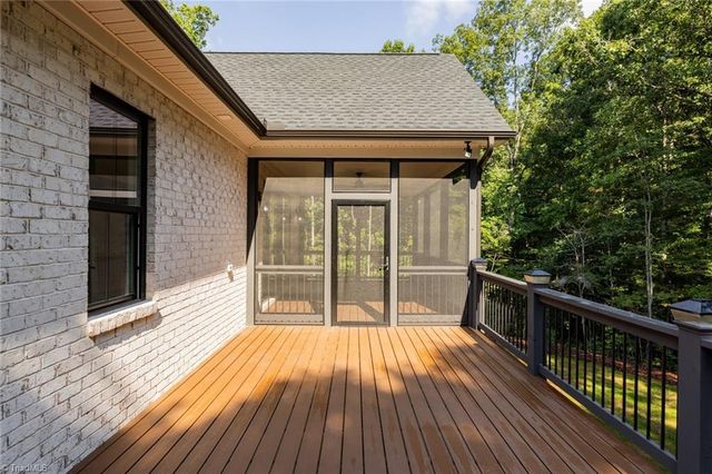 153 Turtle Bay Court, Winston-salem, NC 27107