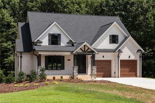 153 Turtle Bay Court, Winston-salem, NC 27107