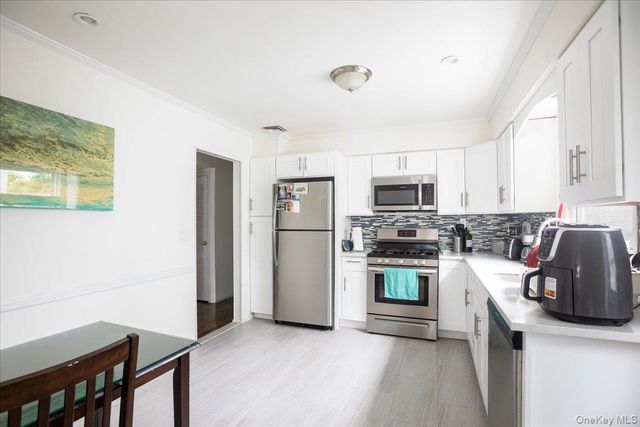 525 E Beech Street 1st Fl, Long Beach, NY 11561