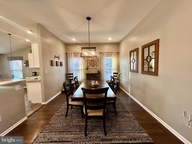 2 TEAKWOOD LN, Sicklerville, NJ 08081