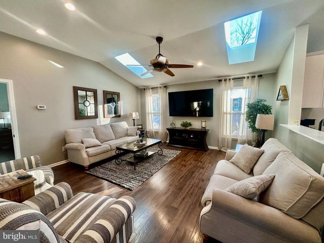 2 TEAKWOOD LN, Sicklerville, NJ 08081