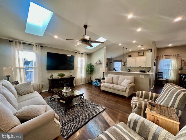 2 TEAKWOOD LN, Sicklerville, NJ 08081