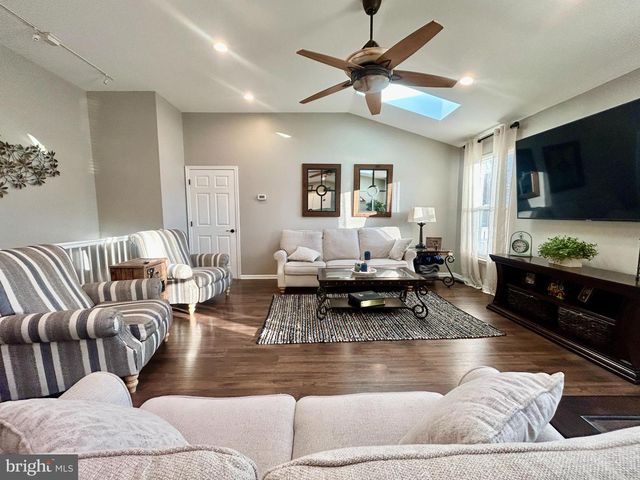 2 TEAKWOOD LN, Sicklerville, NJ 08081