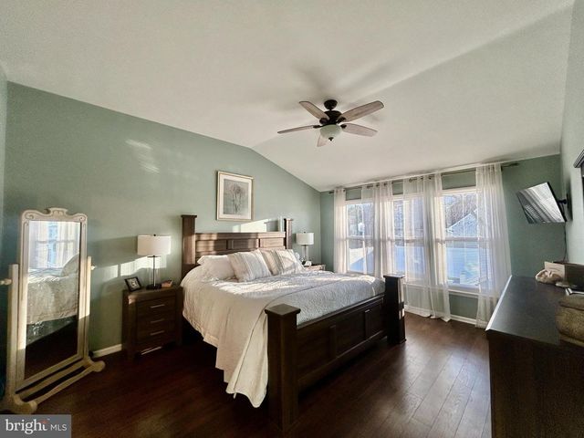 2 TEAKWOOD LN, Sicklerville, NJ 08081