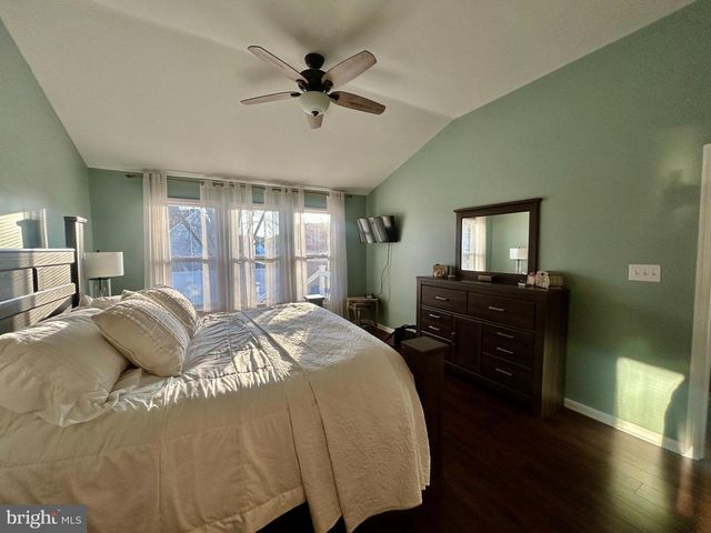 2 TEAKWOOD LN, Sicklerville, NJ 08081