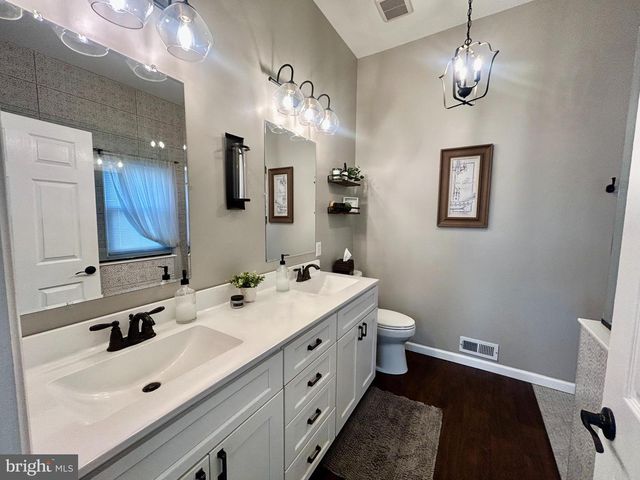 2 TEAKWOOD LN, Sicklerville, NJ 08081