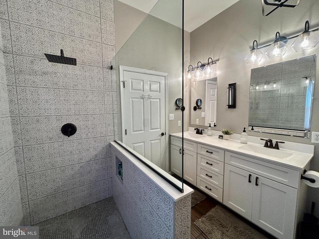 2 TEAKWOOD LN, Sicklerville, NJ 08081