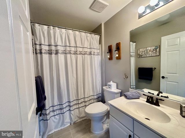 2 TEAKWOOD LN, Sicklerville, NJ 08081