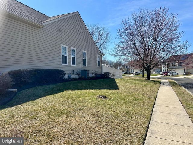 2 TEAKWOOD LN, Sicklerville, NJ 08081