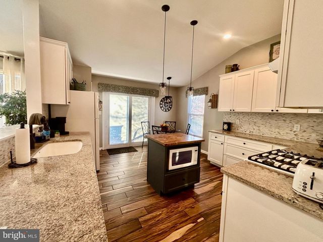 2 TEAKWOOD LN, Sicklerville, NJ 08081