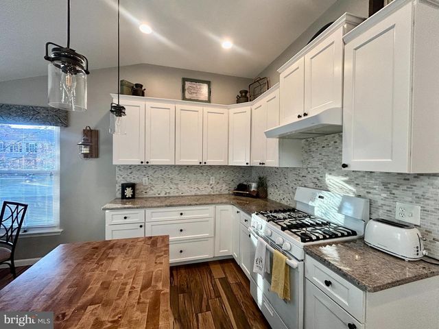 2 TEAKWOOD LN, Sicklerville, NJ 08081