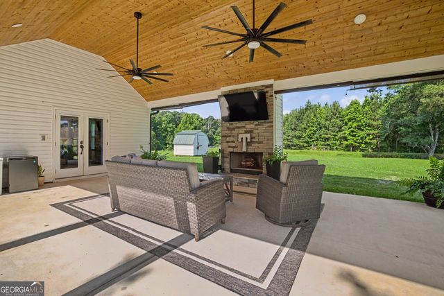 137 Lynch Road, Brooks, GA 30205