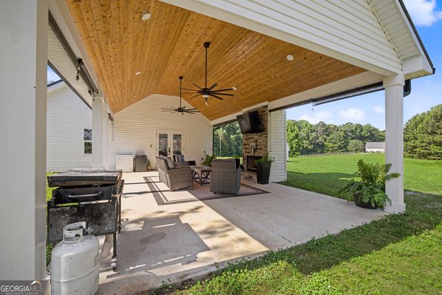 137 Lynch Road, Brooks, GA 30205