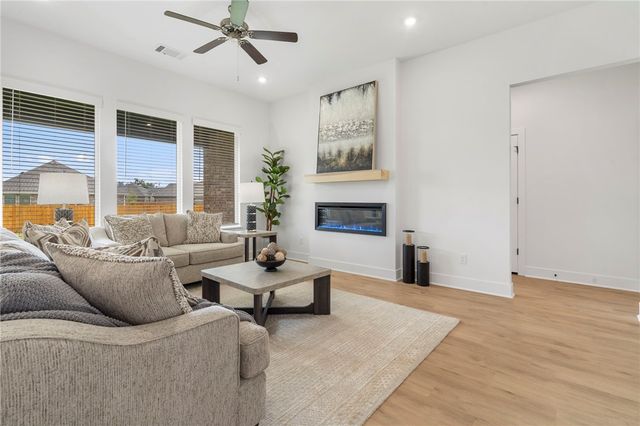 545 W Canada Drive, Farmington, AR 72730