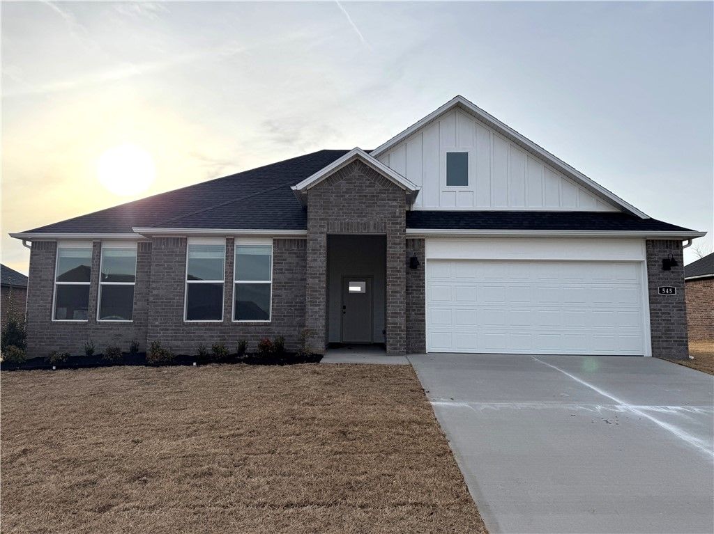 545 W Canada Drive, Farmington, AR 72730