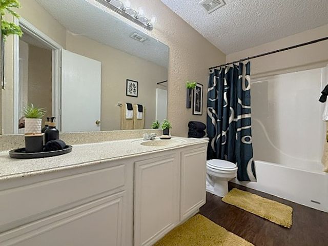 10909 Deauville Circle S, Fort Worth, TX 76108