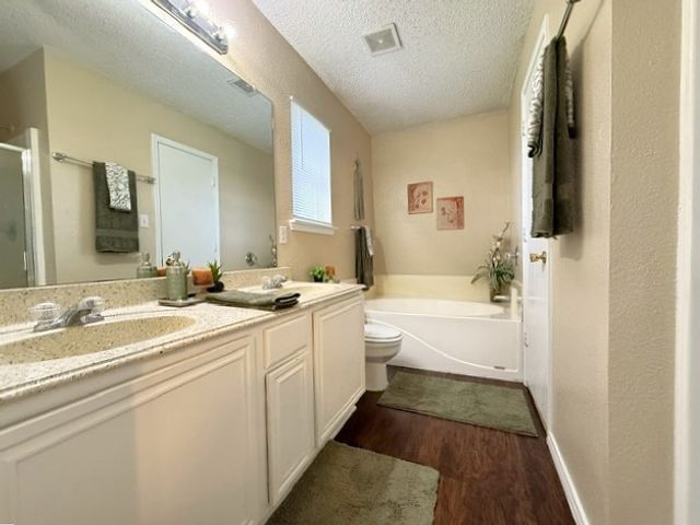 10909 Deauville Circle S, Fort Worth, TX 76108