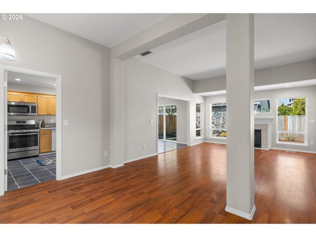 1295 Ne SETTING SUN Dr, Hillsboro, OR 97124