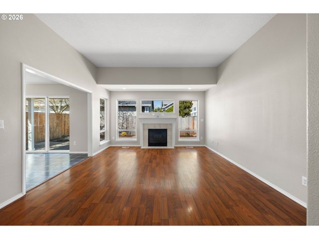 1295 Ne SETTING SUN Dr, Hillsboro, OR 97124