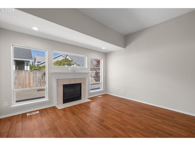 1295 Ne SETTING SUN Dr, Hillsboro, OR 97124